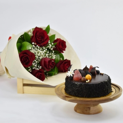 Elegant Rose Bouquet With Chocolate Fudge Cake